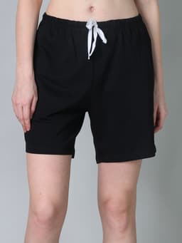WOMEN'S REGULAR FIT SHORTS WITH SIDE POCKET - BLACK